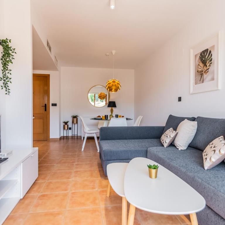 Renteando Albir Apartments - One-Bedroom Apartment with Balcony and Mountain View - 10