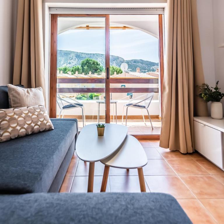Renteando Albir Apartments - One-Bedroom Apartment with Balcony and Mountain View - 1