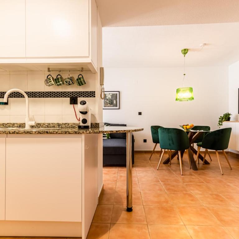 Renteando Albir Apartments - One-Bedroom Apartment with Pool View - 2