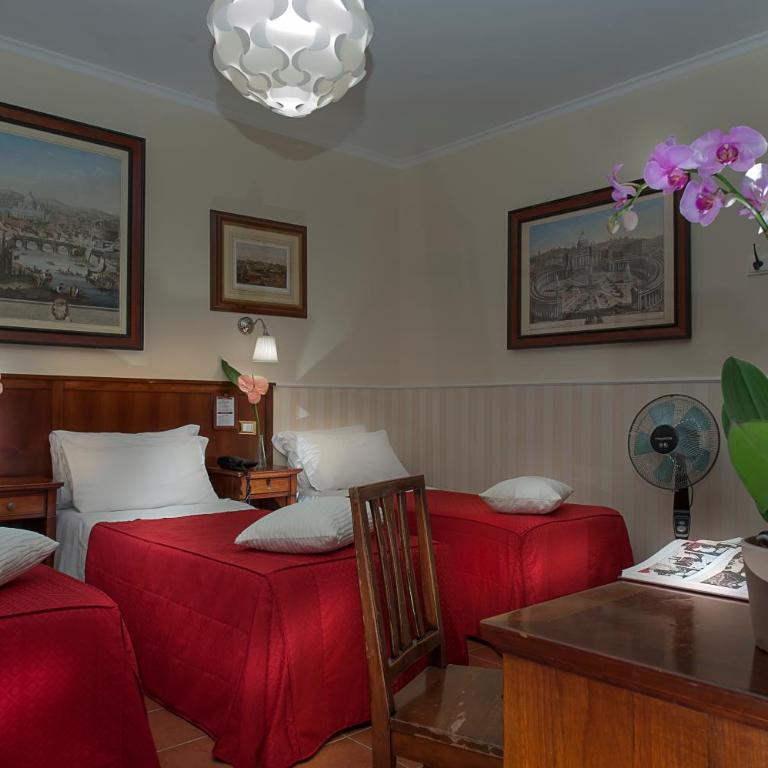 Budget Rooms Des Arts - Camera Tripla Basic con Bagno in Comune - 7