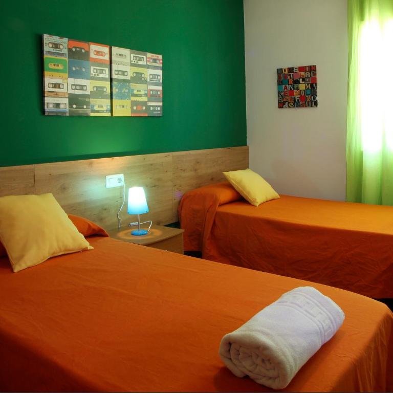 Alojamiento ciudad las artes - Three-Bedroom Deluxe Apartment - 4