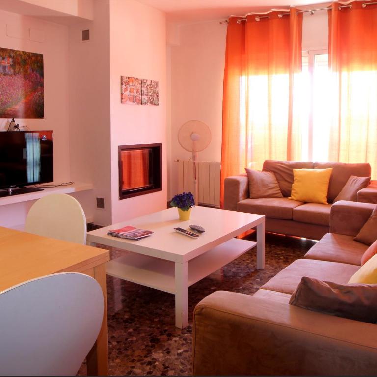 Alojamiento ciudad las artes - Three-Bedroom Deluxe Apartment - 8