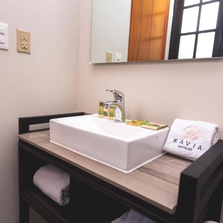 Hotel La Nacional By Kavia - Standard King Room - 6