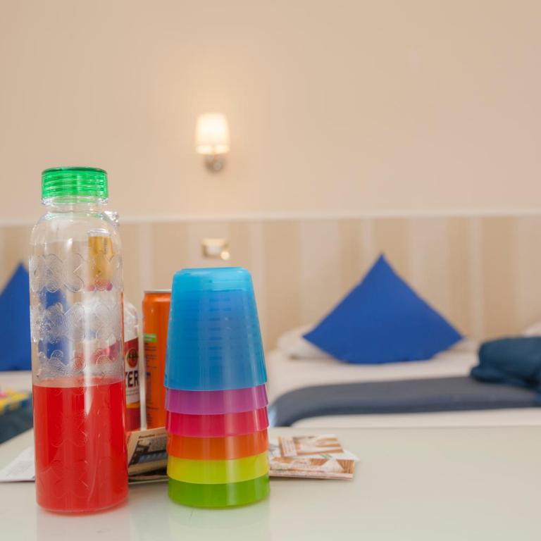 Budget Rooms Des Arts - Camera Tripla Basic con Bagno in Comune - 9