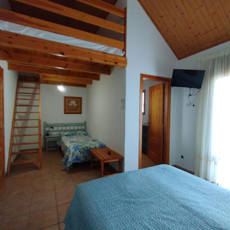 Hostal Restaurant Paca - Habitación Familiar con baño privado - 5