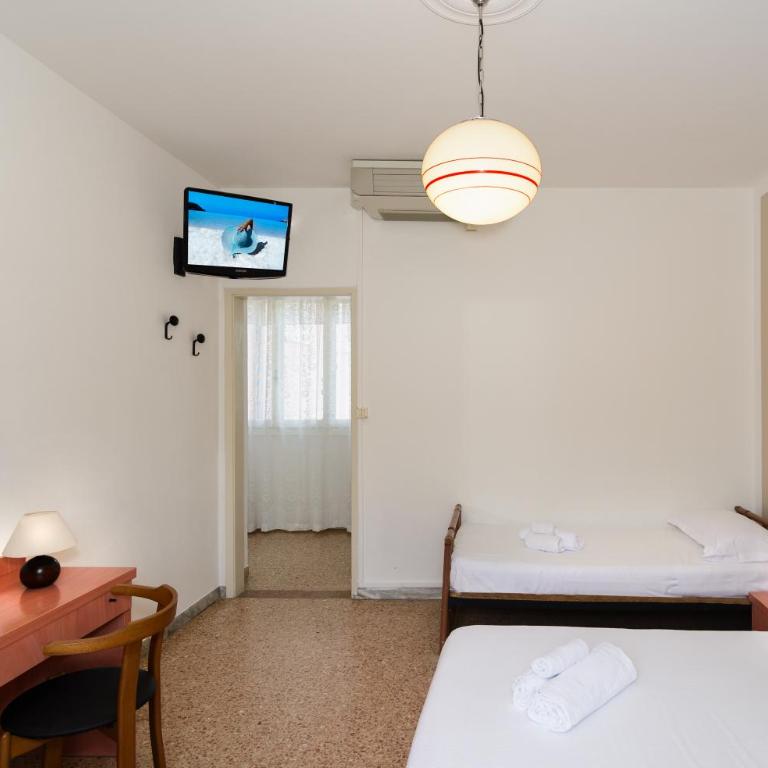 Hotel Ambra - Camera Tripla Basic - 6