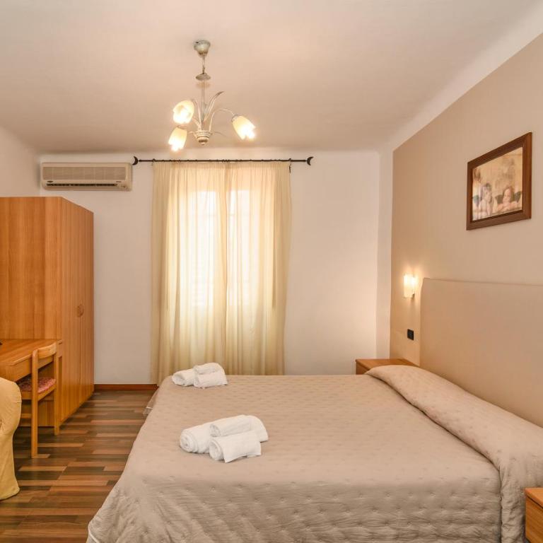 Hotel Ambra - Camera Matrimoniale/Doppia con Letti Singoli - 7