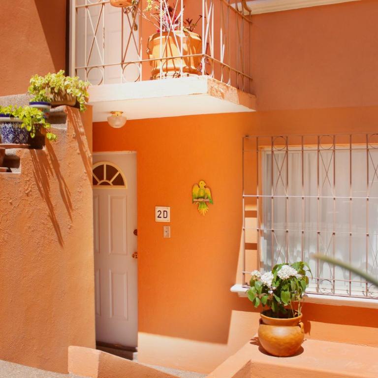 Colorful family condo with terrace and free parking - Three-Bedroom Apartment - 11