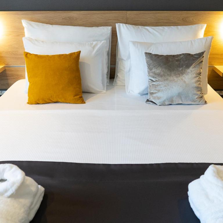 HA Hotel Mostar - Standard Triple Room - 8