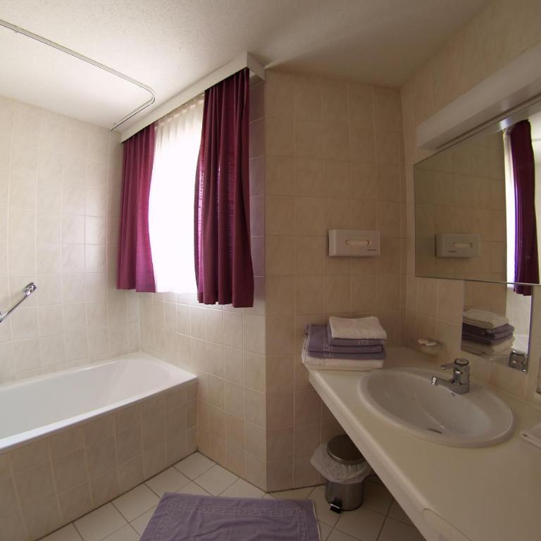 Hotel Montana - Double Room with Balcony and Mountain View - 1