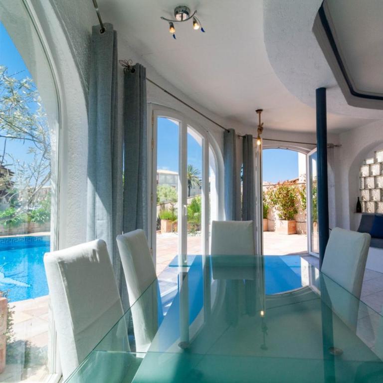 Villa Empuriabrava on main canal with 13 m private mooring, private pool, air con in all rooms, non-smoking - Villa de 3 dormitorios - 20