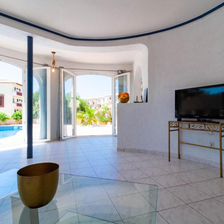 Villa Empuriabrava on main canal with 13 m private mooring, private pool, air con in all rooms, non-smoking - Villa de 3 dormitorios - 21