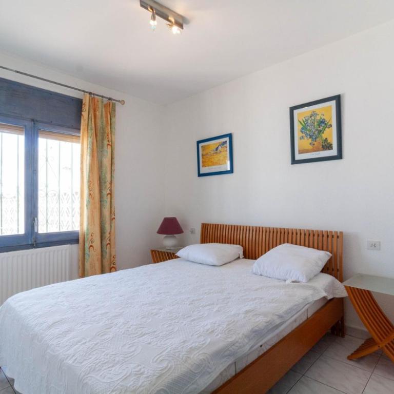 Villa Empuriabrava on main canal with 13 m private mooring, private pool, air con in all rooms, non-smoking - Villa de 3 dormitorios - 45