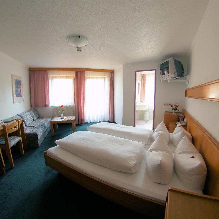 Hotel Montana - Double Room with Balcony and Mountain View - 3