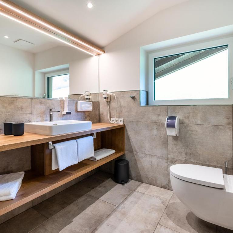 Der Burgblick-Adults Only 24 H Self Check In - Deluxe Double Room with Meadow View - without Balcony - 5