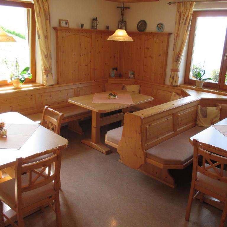 Haus Bergfried - Doppelzimmer mit Gemeinschafts-WC - 6