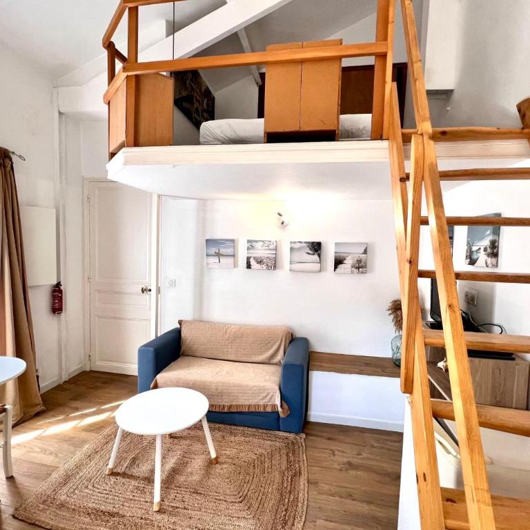 Studio avec mezzanine dans le coeur du vieil Antibes wifi climatisation - Appartement - 9