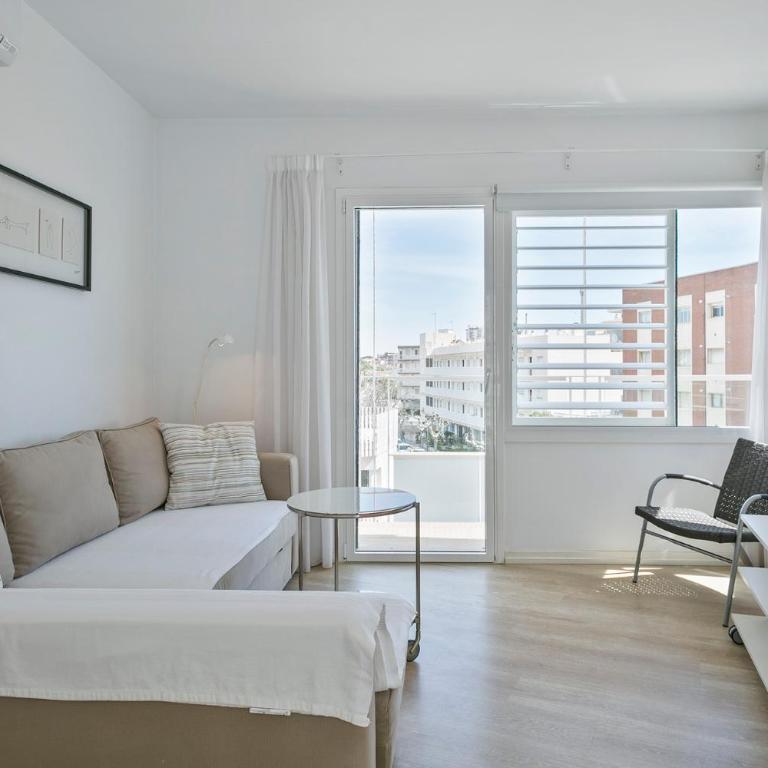 Apartaments Pepita Bandert - Two-Bedroom Apartment with Balcony - 9