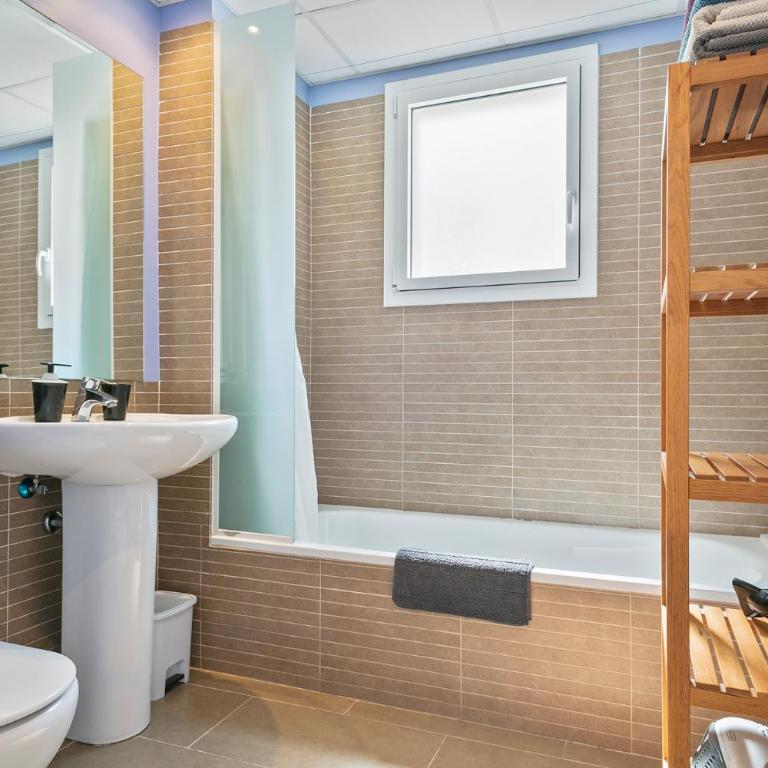 Apartaments Pepita Bandert - Three-Bedroom Apartment (6 Adults) - 4