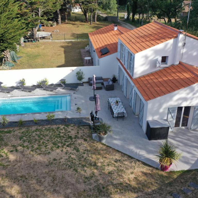 Villa avec piscine pour 8 - Maison 4 Chambres - 23