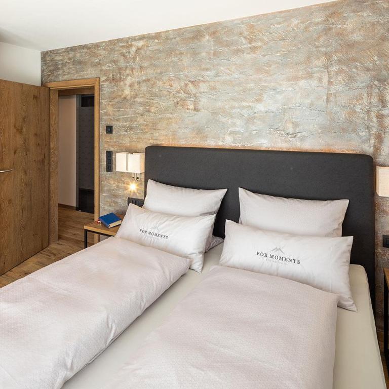 FOR MOMENTS Apartments & Spa - Deluxe Apartment mit 2 Schlafzimmern und Gartenblick - 7