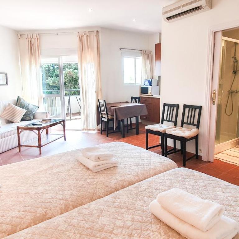 Skol 329 – Spacious Beachfront Studio with Sea Views - Estudio - 1