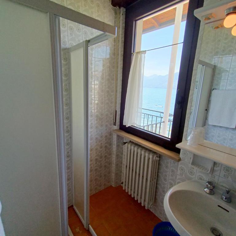 Hotel S.Maria - Camera Tripla con Balcone e Vista Lago - 6