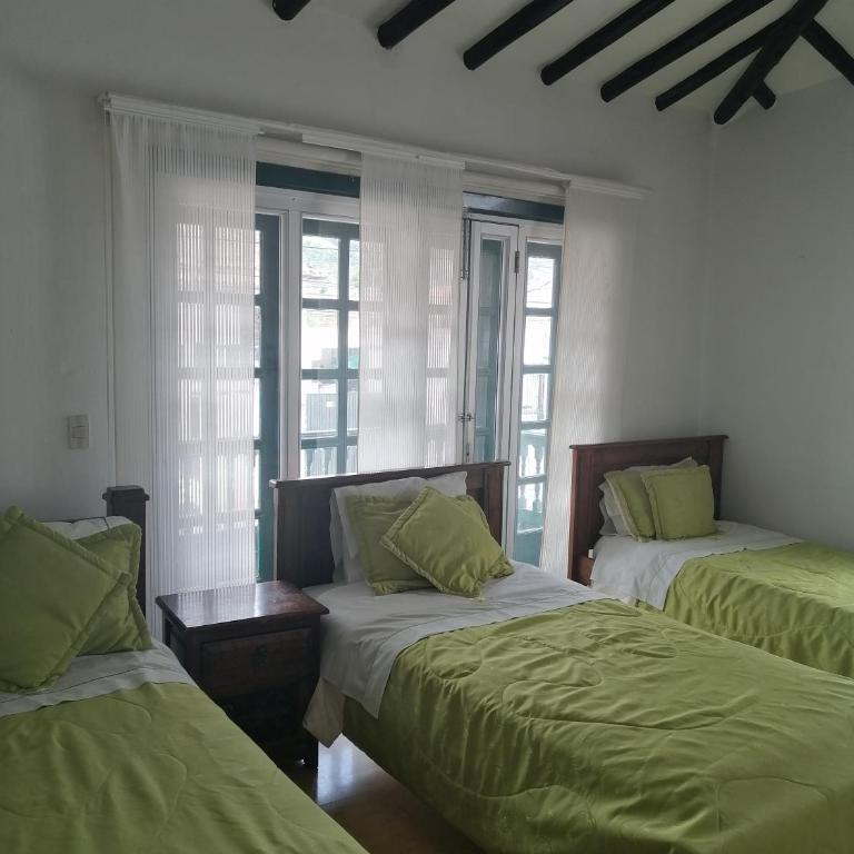 Hotel Beraka Boutique - Quadruple Room with Balcony - 8