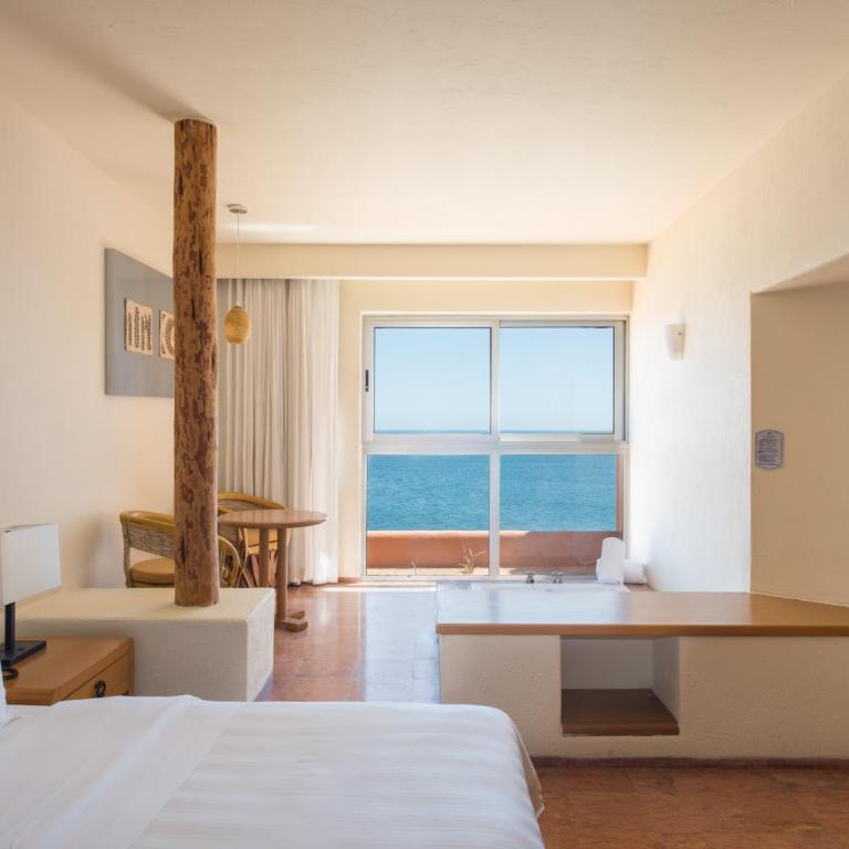 Club Regina Los Cabos - One-Bedroom King Suite with Jacuzzi, Terrace and Partial Ocean View - 9