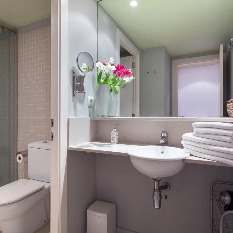 Inside Barcelona Apartments Esparteria - Two-Bedroom Apartment - 17