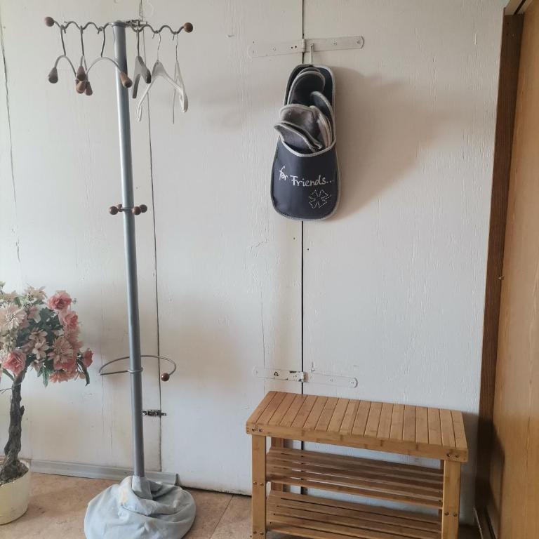 GästeZimmer im Altbau Dachgeschoss mit kleinem Bad WLAN, TV und Parkplatz - Apartment mit Dusche - 25