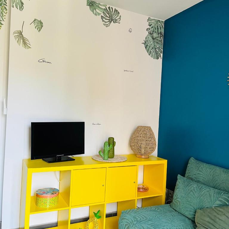 Un coin tropical en Provence ! - Chambre Double - Vue sur Piscine - 10