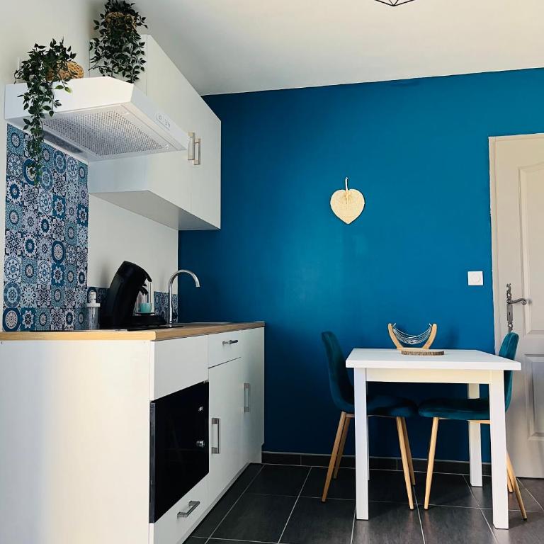 Un coin tropical en Provence ! - Chambre Double - Vue sur Piscine - 12