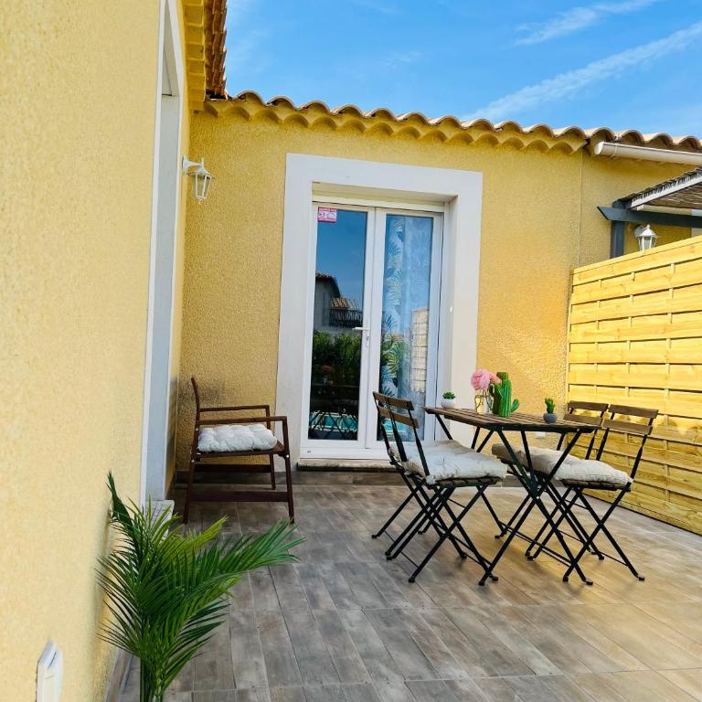 Un coin tropical en Provence ! - Chambre Double - Vue sur Piscine - 14