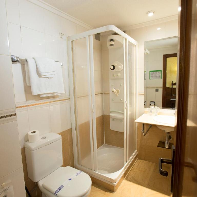Hotel Reyes Catolicos - Habitación Familiar - 4