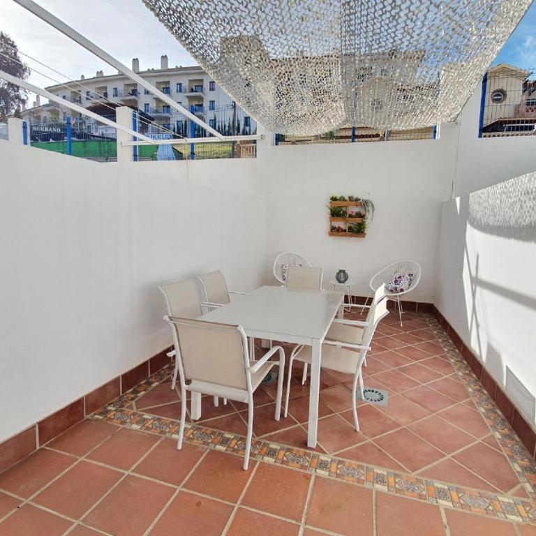 Apartamento con parking con piscina junto a la playa - Apartment - Ground Floor - 11