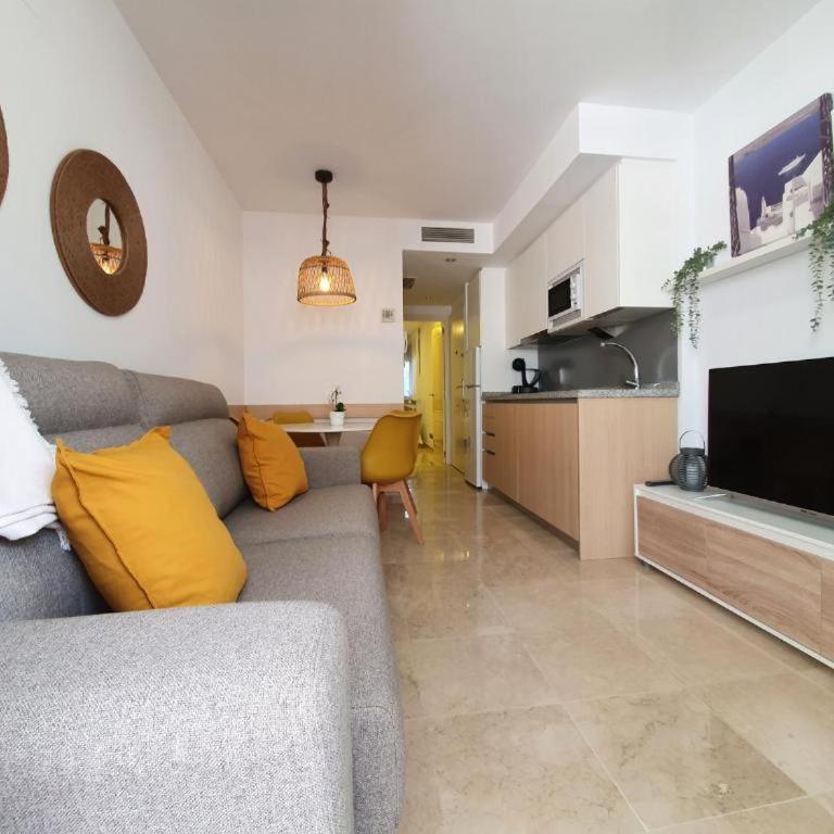 Apartamento con parking con piscina junto a la playa - Apartment - Ground Floor - 1