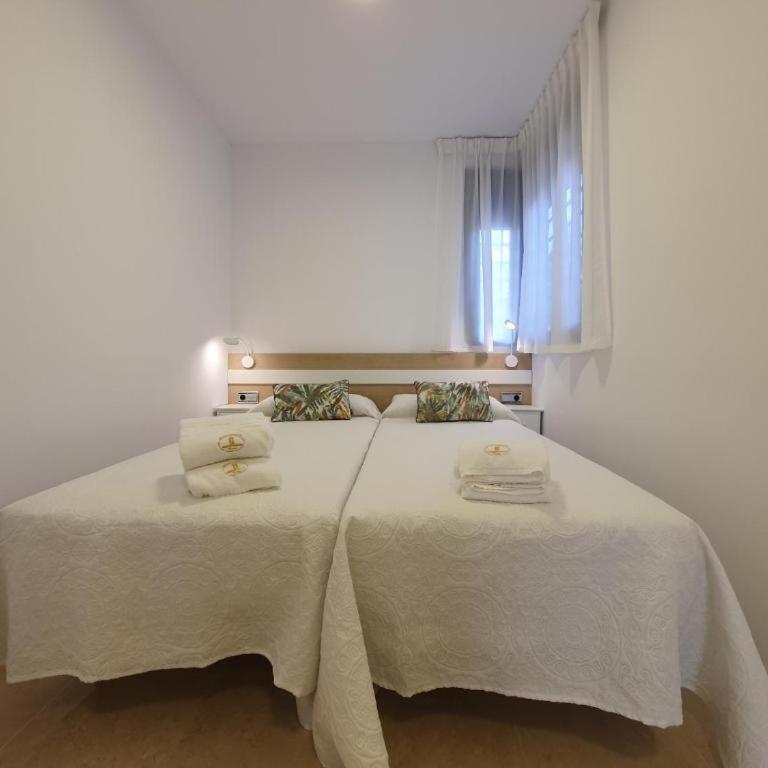 Apartamento con parking con piscina junto a la playa - Apartment - Ground Floor - 23