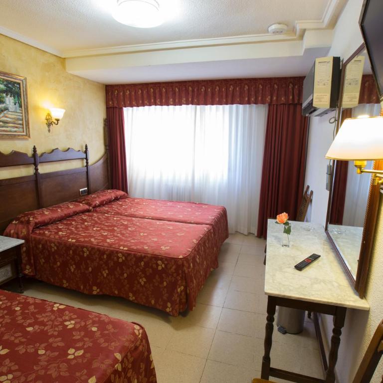 Hotel Reyes Catolicos - Habitación Familiar - 5