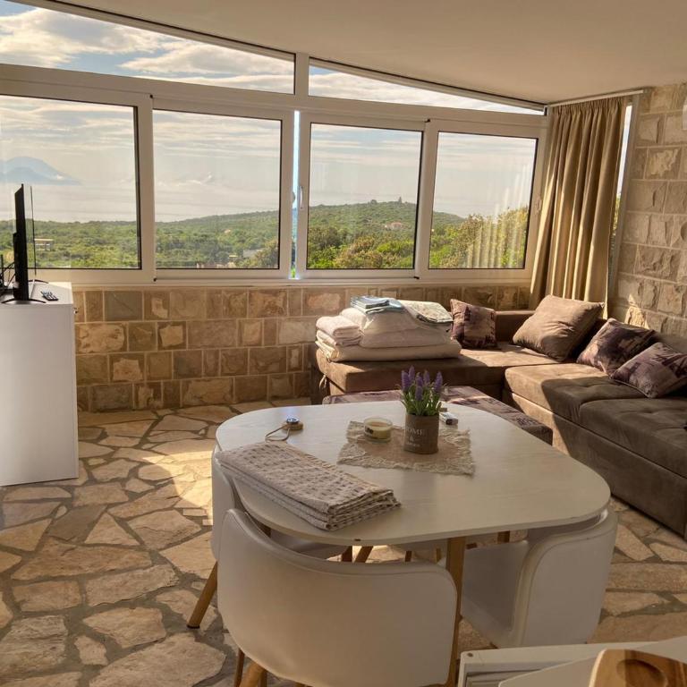 Apartments Bibic - One-Bedroom Apartment with Sea View - 2