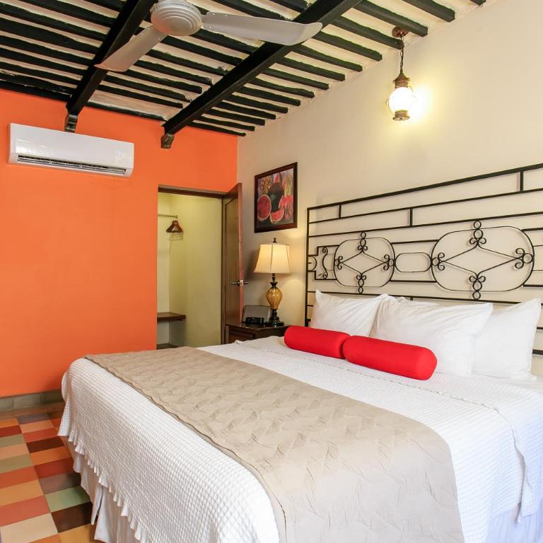 Art 57 Hotel - Adults Only - Standard Queen Room - 3