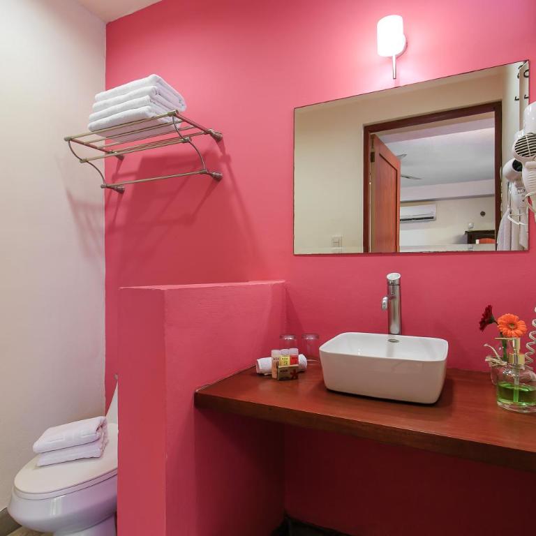 Art 57 Hotel - Adults Only - Standard Queen Room - 5