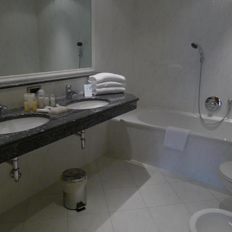 TH Corvara - Greif Hotel - Camera Tripla Superior - 1