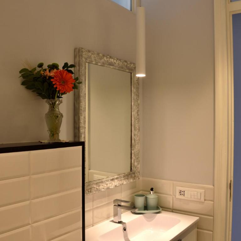 Battisti 18 Vintage Rooms - Triple Room with Private External Bathroom - 16