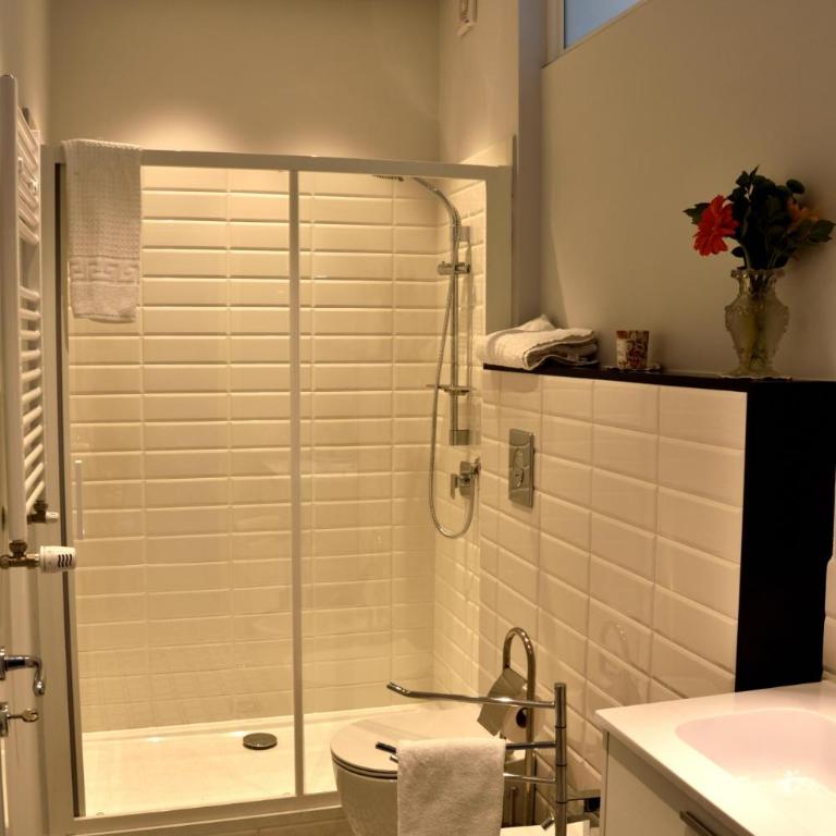 Battisti 18 Vintage Rooms - Triple Room with Private External Bathroom - 15
