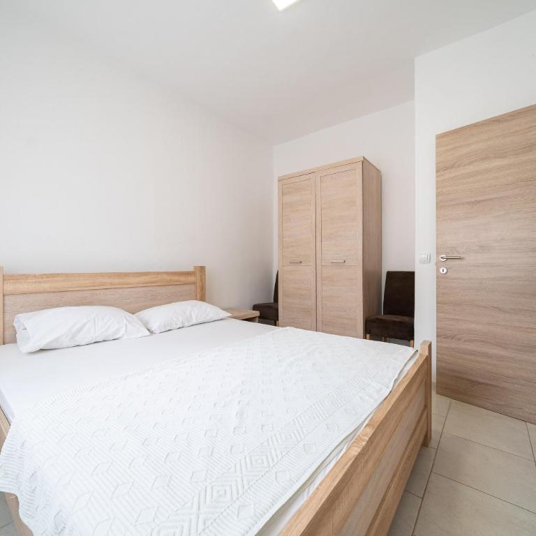 Guest House Ana - One-Bedroom Apartment - 1