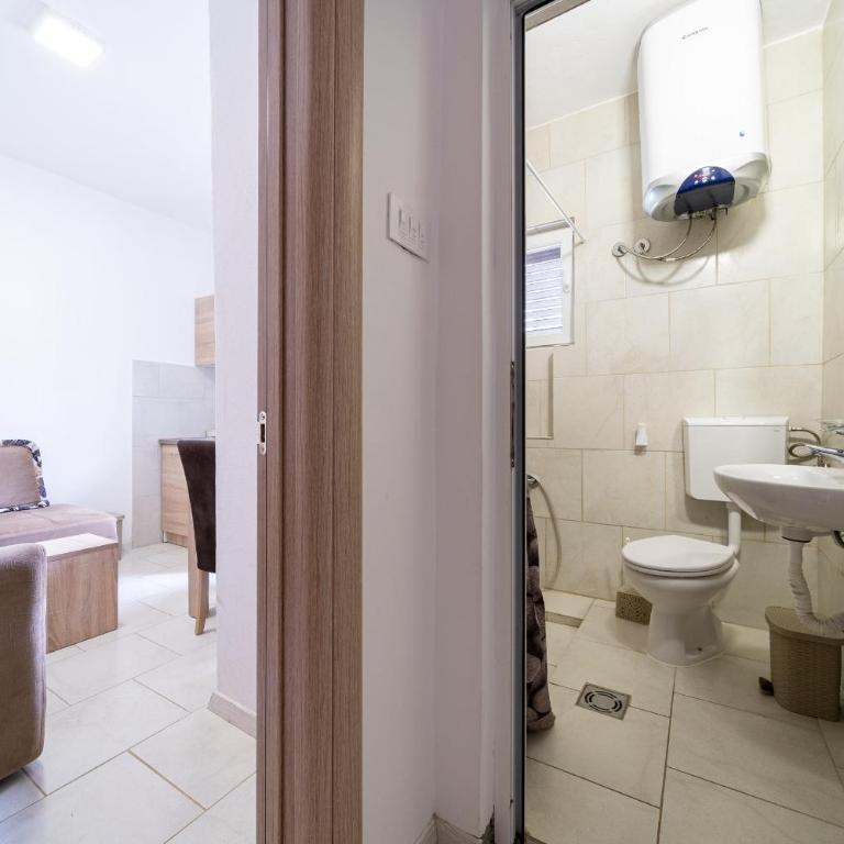 Guest House Ana - One-Bedroom Apartment - 11
