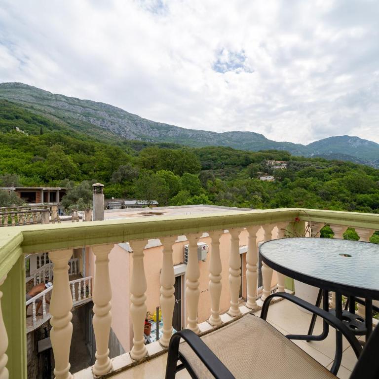 Guest House Ana - Twin Studio with Balcony - 9