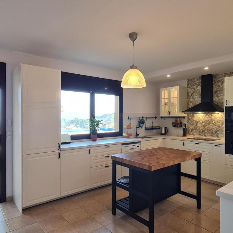 VILLA LA CALA with swimming pool & sea view, 10 min walk from the sea - Villa - 17