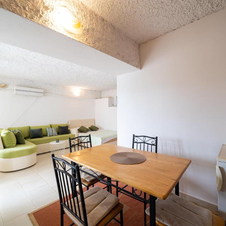 Guest House Ana - Family Studio with Terrace - 6